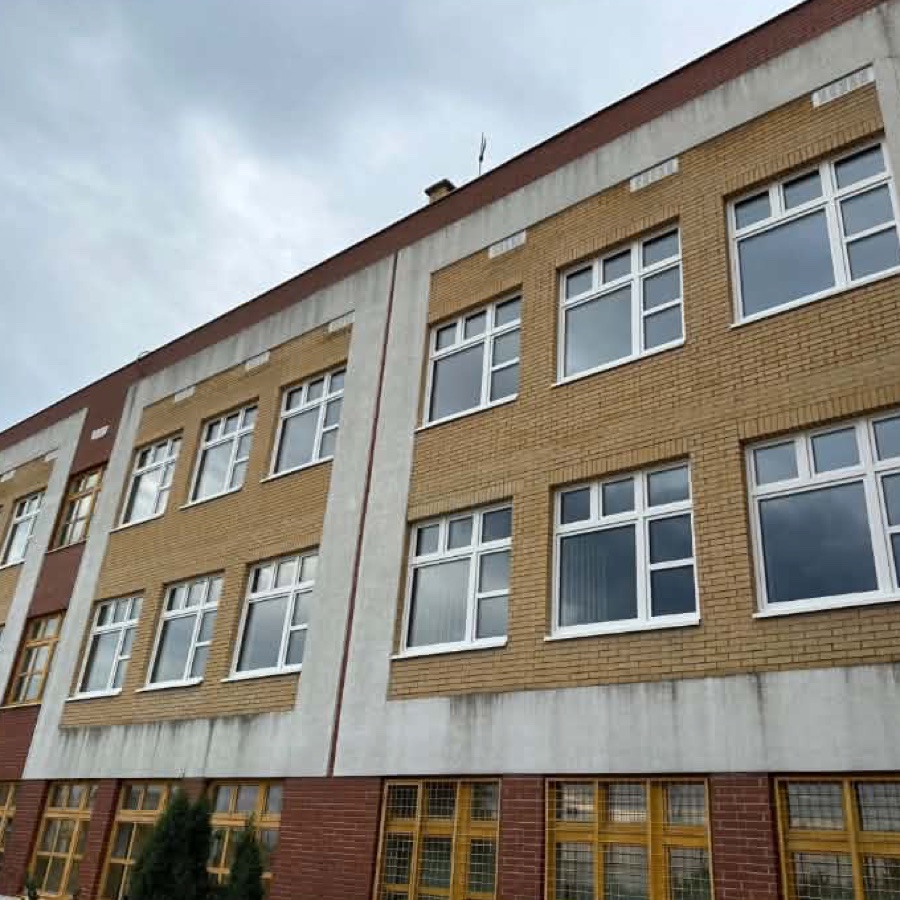 Wymiana okien w budynku użytkowym